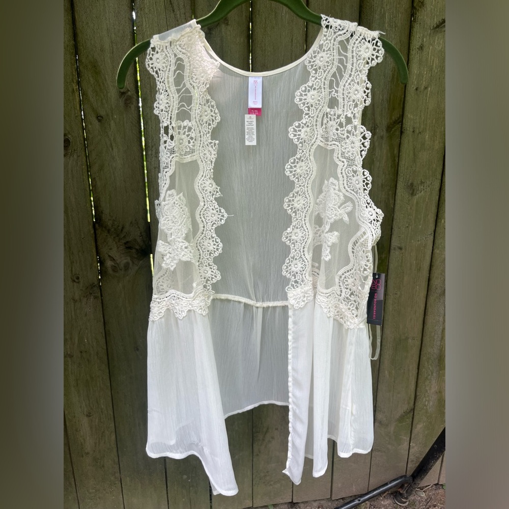 No boundaries sheer vest size xl large